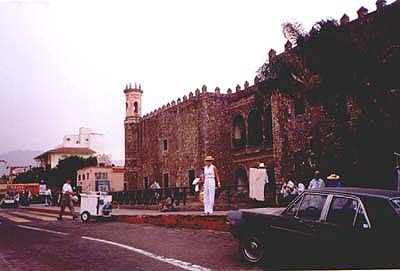 el palacio de cortes in the center of cuernavaca