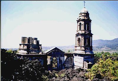 kathedrale von san juan parangaricutiro im lavafeld