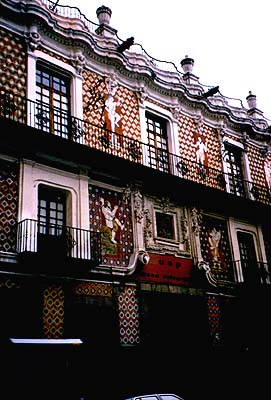 gekacheltes haus in puebla