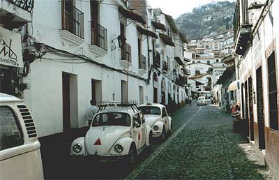 typical street in taxco